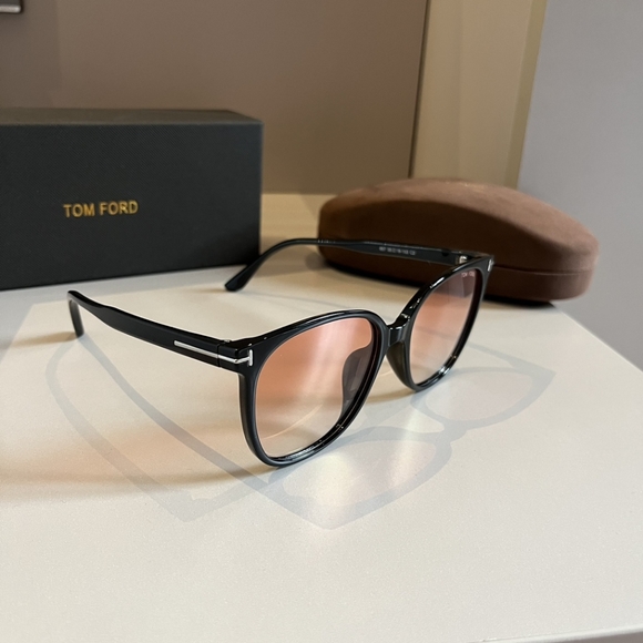 TOM FORD Men's Fashionable Casual Resort Sunglasses - Picture 6 of 6